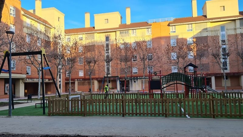  El Ayuntamiento concluye las obras para transformar cinco plazas del barrio El Zurguén en espacios más saludables 